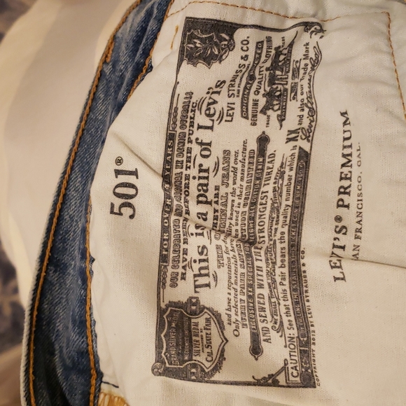 Levi's cut off jean shorts - Picture 10 of 10